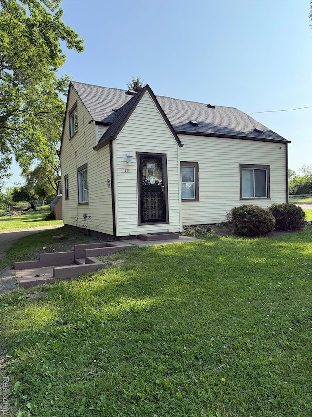 1226 E Princeton Ave, Flint, MI 48505 - back of house featuring a lawn and roof with shingles