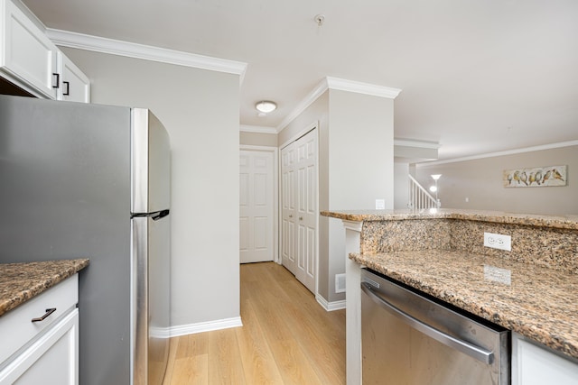 3039 Barclay Way, Ann Arbor, MI 48105 - kitchen featuring stainless steel appliances, light wood-style floors, crown molding, white cabinets, and light stone countertops
