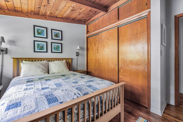 14438 Spring Creek Dr, New Buffalo, MI 49117 - bedroom with wooden ceiling, wood finished floors, a closet, and baseboards
