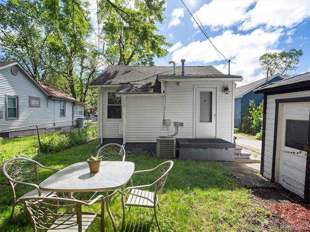 23091 Berdeno Ave, Hazel Park, MI 48030 - back of property with cooling unit and roof with shingles