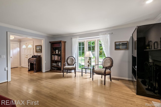 2983 Woodcreek Way, Bloomfield Hills, MI 48304 - living area with ornamental molding, light wood-style flooring, and baseboards