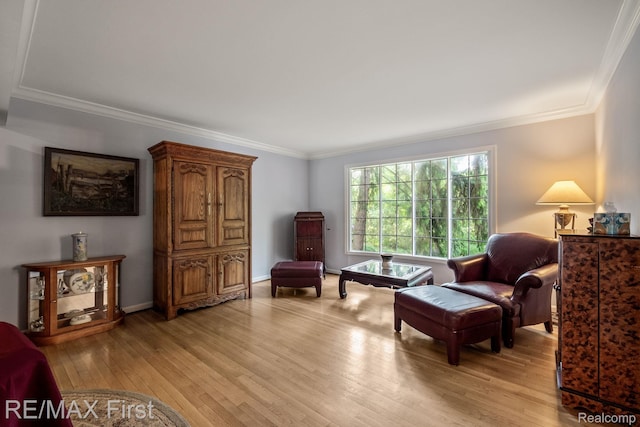 2983 Woodcreek Way, Bloomfield Hills, MI 48304 - sitting room featuring light wood-style floors and crown molding