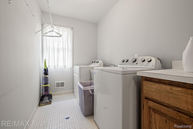 2983 Woodcreek Way, Bloomfield Hills, MI 48304 - laundry room with washing machine and clothes dryer, baseboards, and light tile patterned floors