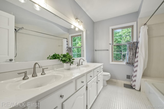 2983 Woodcreek Way, Bloomfield Hills, MI 48304 - bathroom with toilet, shower / bathtub combination with curtain, double vanity, and plenty of natural light
