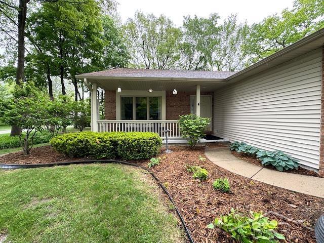 28 Barrington Cir, Saginaw, MI 48603 - view of front facade with a porch and brick siding