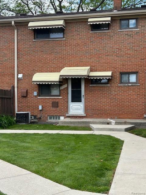 29070 Tessmer Ct, Madison Heights, MI 48071
