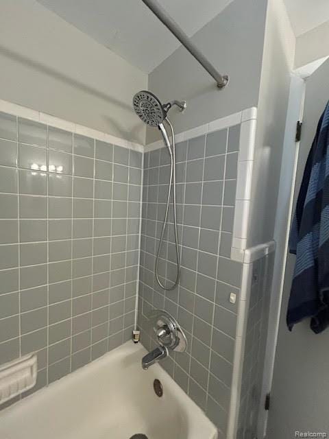 29070 Tessmer Ct, Madison Heights, MI 48071