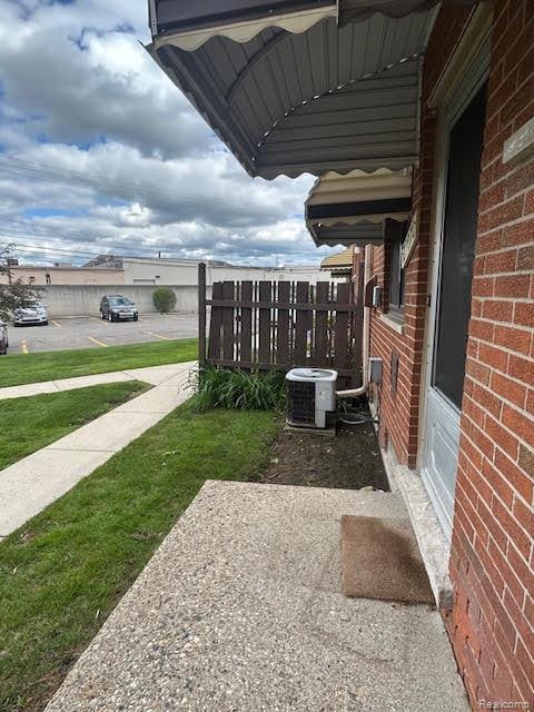 29070 Tessmer Ct, Madison Heights, MI 48071