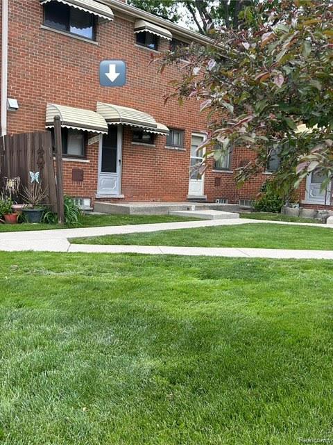 29070 Tessmer Ct, Madison Heights, MI 48071