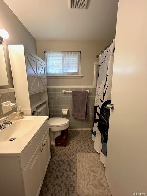 29070 Tessmer Ct, Madison Heights, MI 48071
