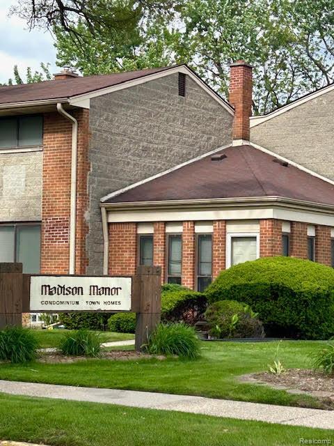 29070 Tessmer Ct, Madison Heights, MI 48071