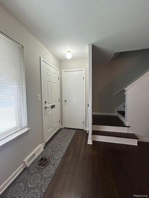 29070 Tessmer Ct, Madison Heights, MI 48071