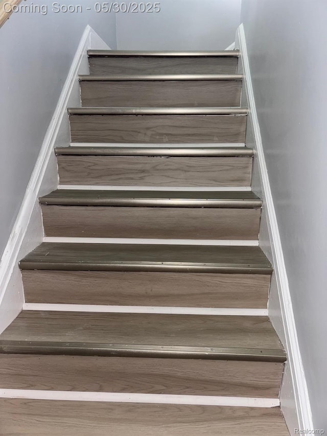 11005 Dodge Ave, Warren, MI 48089 - view of stairway