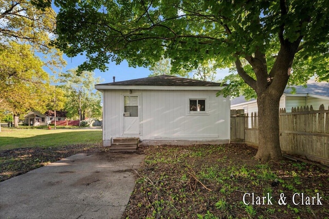 902 Turner Ave, Muskegon, MI 49442 - view of outbuilding featuring entry steps