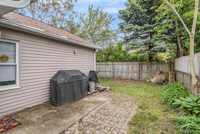 2305 Hester Ct, Keego Harbor, MI 48320 - fenced backyard with a patio