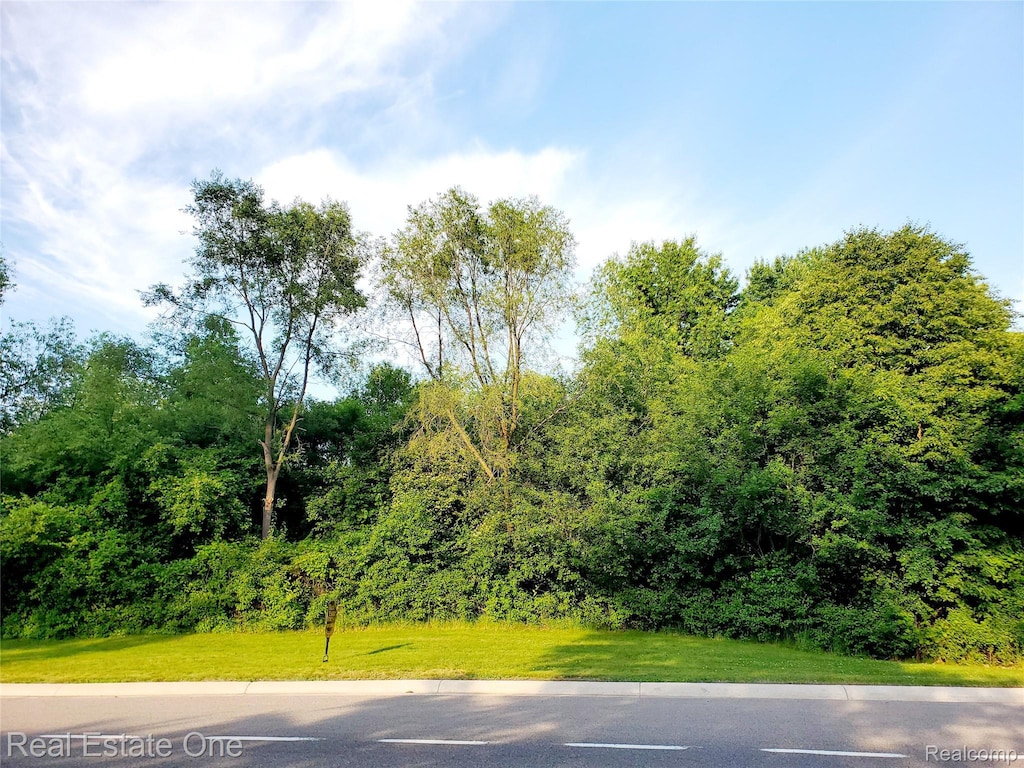 000 Adams Rd, Troy, MI 48098