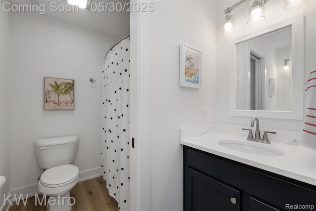 1585 Kriss Crossing Rd, Brighton, MI 48114 - full bath featuring toilet, vanity, wood finished floors, baseboards, and a shower with curtain