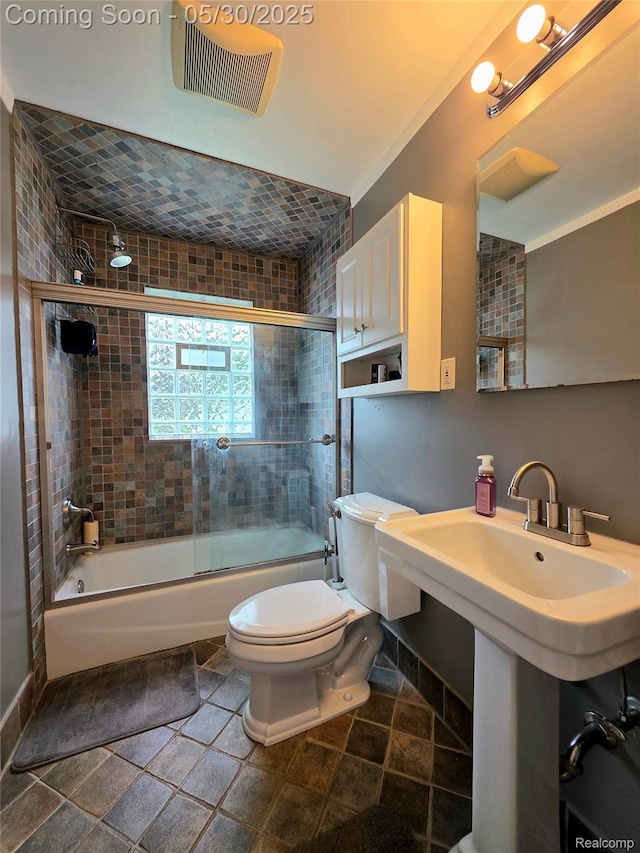 3026 N Blair Ave, Royal Oak, MI 48073 - full bath featuring toilet, combined bath / shower with glass door, and baseboards