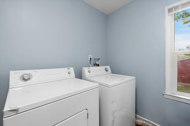 608 Mount Vernon St, Detroit, MI 48202 - laundry area featuring washing machine and clothes dryer