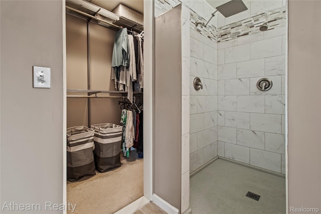 16429 E Horseshoe Trl, Linden, MI 48451 - full bath featuring tiled shower and a spacious closet