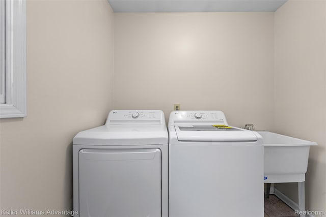 42900 Ledgeview Dr, Novi, MI 48377 - washroom featuring washer and clothes dryer