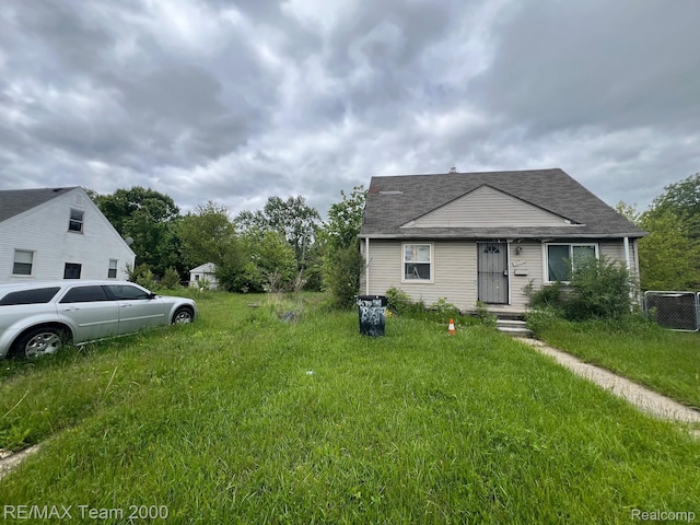 8505 Heyden St, Detroit, MI 48228 - view of side of home with a shingled roof