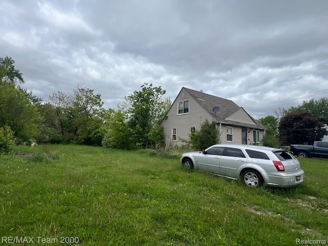 8505 Heyden St, Detroit, MI 48228 - view of side of home