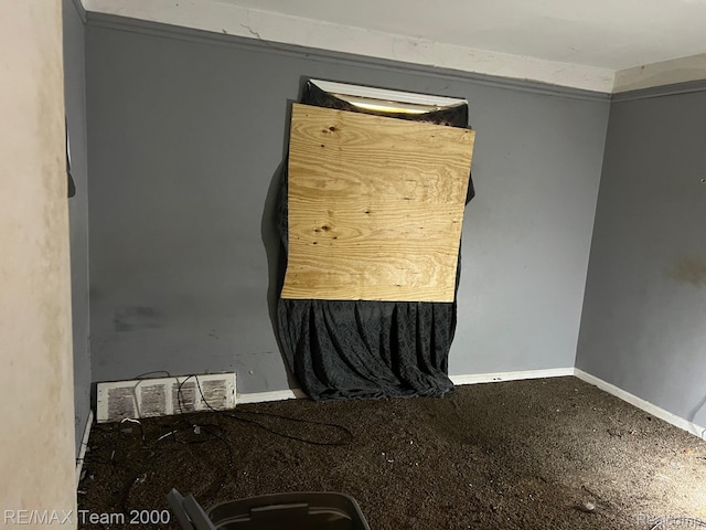 8505 Heyden St, Detroit, MI 48228 - detailed view of baseboards