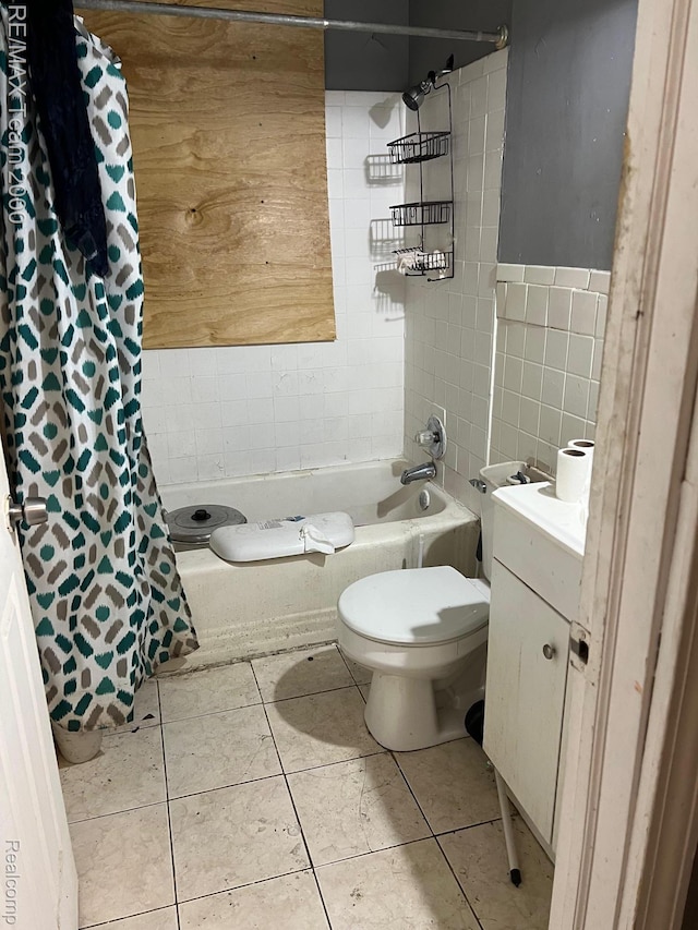 8505 Heyden St, Detroit, MI 48228 - full bathroom featuring tile walls, toilet, shower / bath combo with shower curtain, vanity, and tile patterned floors