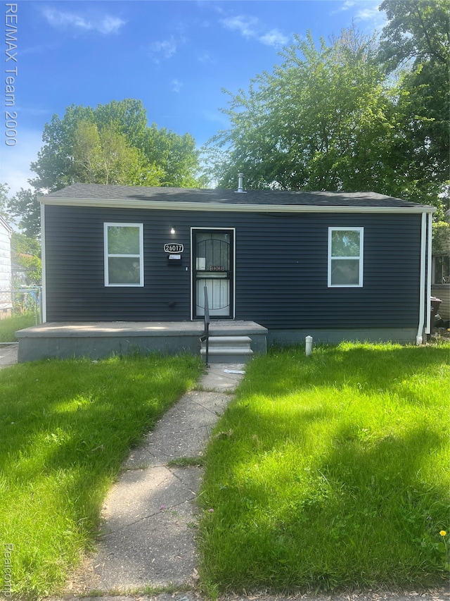 26017 Stanford St, Inkster, MI 48141 - manufactured / mobile home with a shingled roof