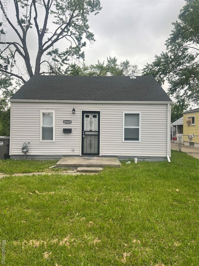 29619 Hazelwood St, Inkster, MI 48141 - view of front of home with roof with shingles