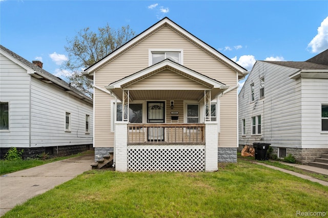 18666 Carrie St, Hamtramck, MI 48234 - view of front of house featuring a porch and a front yard