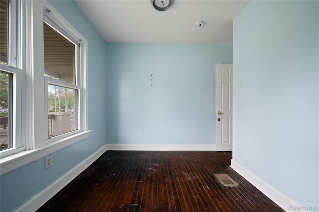 18666 Carrie St, Hamtramck, MI 48234 - unfurnished room with hardwood / wood-style floors, baseboards, and a smoke detector