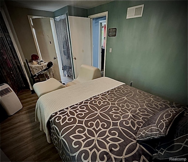 31322 Leota St, Fraser, MI 48026 - bedroom featuring wood finished floors