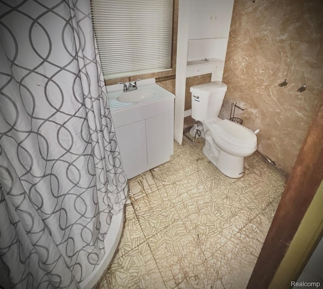 31322 Leota St, Fraser, MI 48026 - bathroom with toilet, vanity, and a shower with shower curtain