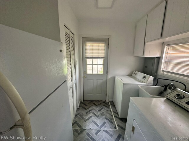459 E Breckenridge St, Ferndale, MI 48220 - laundry area with cabinet space, washing machine and clothes dryer, and baseboards