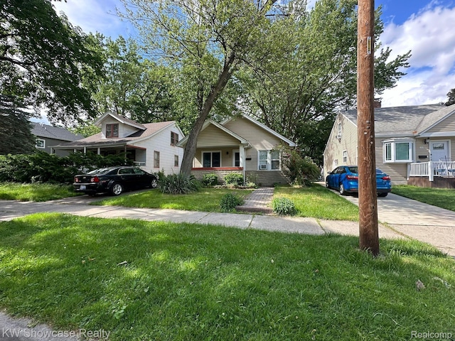459 E Breckenridge St, Ferndale, MI 48220 - bungalow-style house with driveway and a front lawn