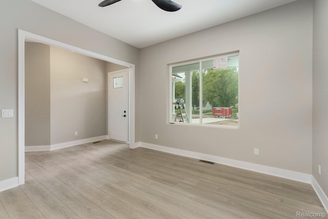 1439 Merry Rd, Waterford, MI 48328 - empty room with light wood-style flooring, a ceiling fan, and baseboards