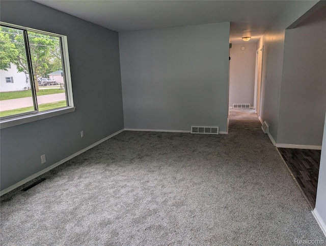 190 Main St, Sebewaing, MI 48759 - carpeted empty room featuring baseboards