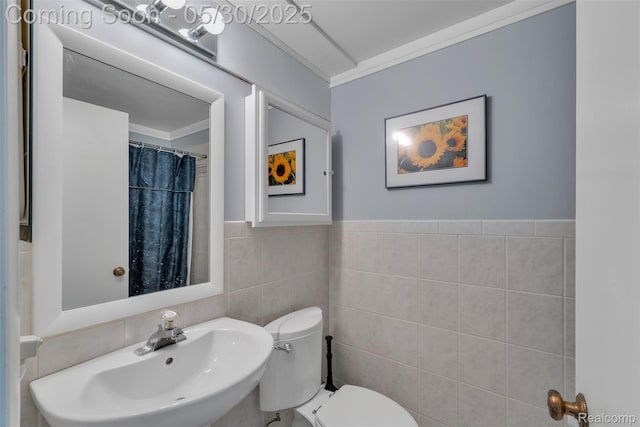 5772 Perrytown Dr, West Bloomfield, MI 48322 - bathroom with a sink, tile walls, toilet, and crown molding