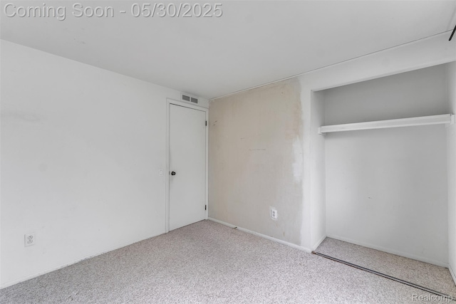 5772 Perrytown Dr, West Bloomfield, MI 48322 - unfurnished bedroom featuring carpet and a closet
