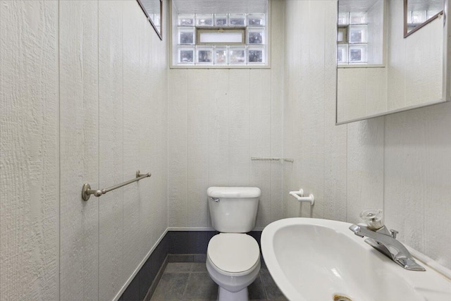 3364 Inman St, Ferndale, MI 48220 - half bathroom featuring toilet and a sink