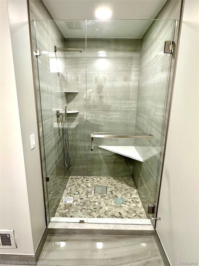 31404 Hunters Circle Dr, Farmington, MI 48334 - bathroom featuring baseboards and a stall shower
