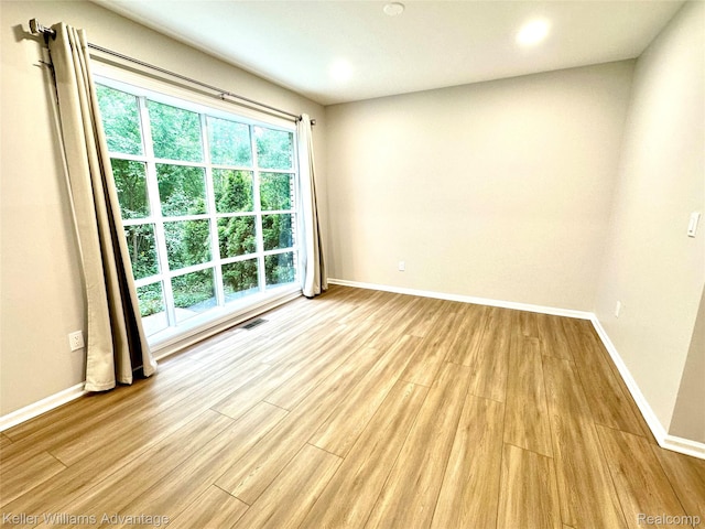 31404 Hunters Circle Dr, Farmington, MI 48334 - unfurnished room with light wood-style floors, baseboards, and recessed lighting