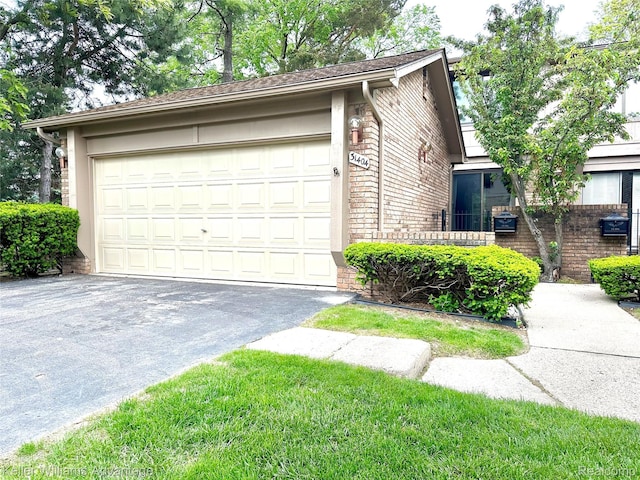 31404 Hunters Circle Dr, Farmington, MI 48334 - view of home's exterior featuring asphalt driveway