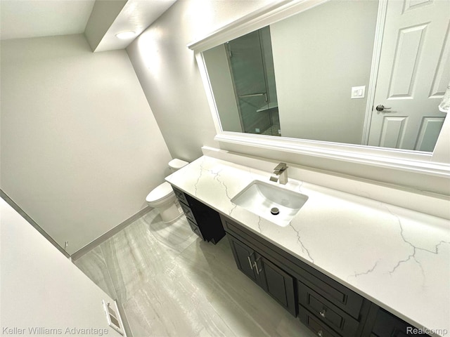 31404 Hunters Circle Dr, Farmington, MI 48334 - bathroom with toilet, vanity, and baseboards