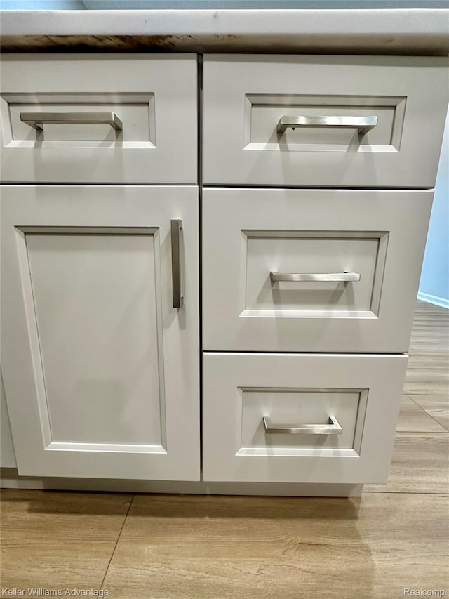 31404 Hunters Circle Dr, Farmington, MI 48334 - detailed view of wood finished floors