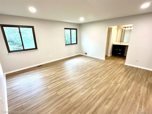 31404 Hunters Circle Dr, Farmington, MI 48334 - empty room featuring baseboards, light wood finished floors, and recessed lighting