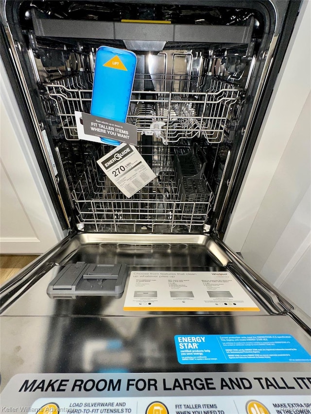 31404 Hunters Circle Dr, Farmington, MI 48334 - detailed view of dishwashing machine