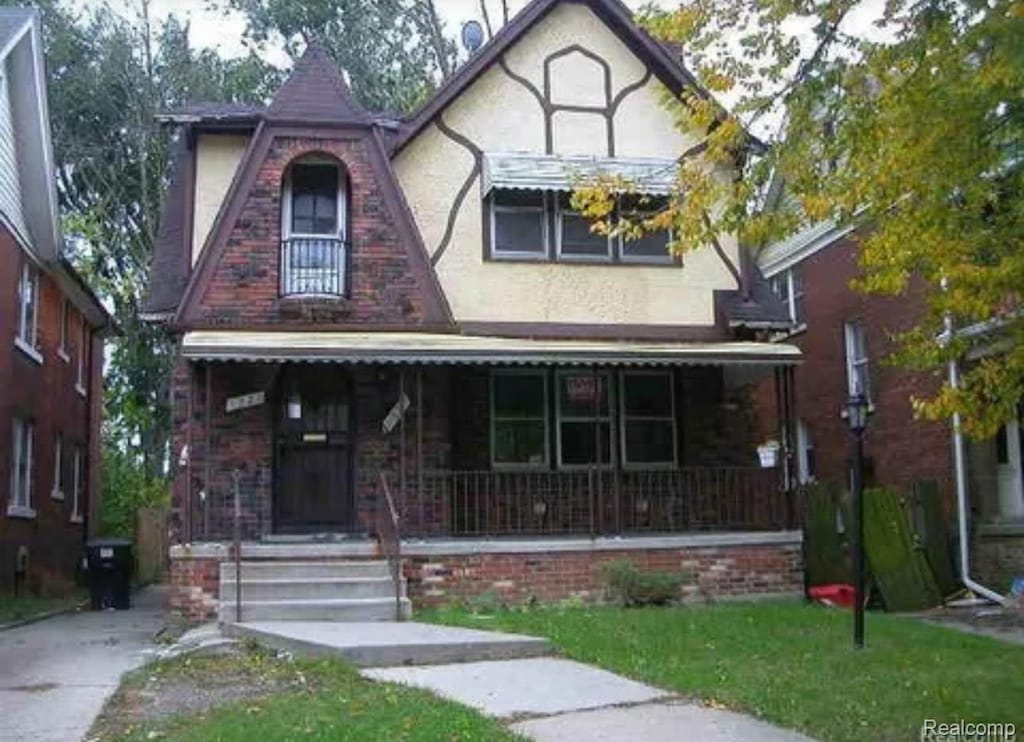 4325 Cortland St, Detroit, MI 48204 - tudor home featuring a porch, stucco siding, and a front lawn